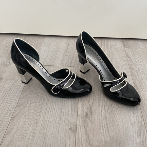 Black and white patent pumps - Picture 2 of 4